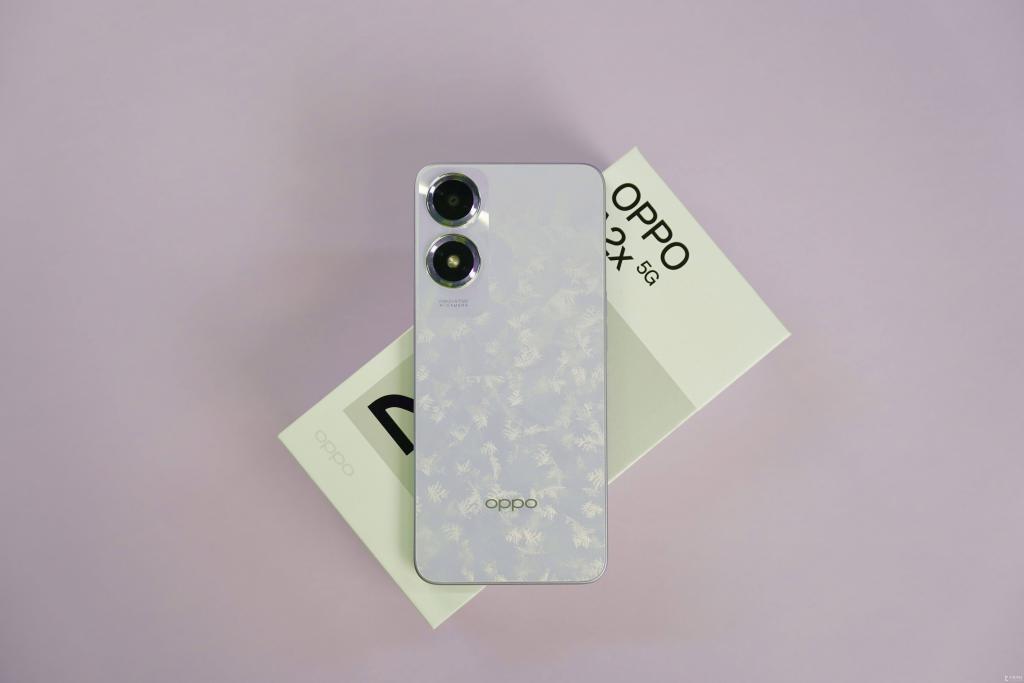 OPPO A2x飞霜紫：雾面霜花工艺加持质感升级