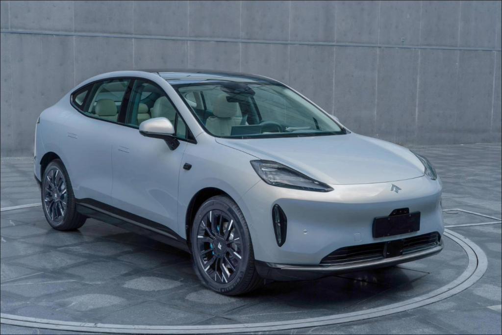 广汽昊铂新车Hyper HT预告图、实车亮相：鸥翼式后门，零百5.8秒