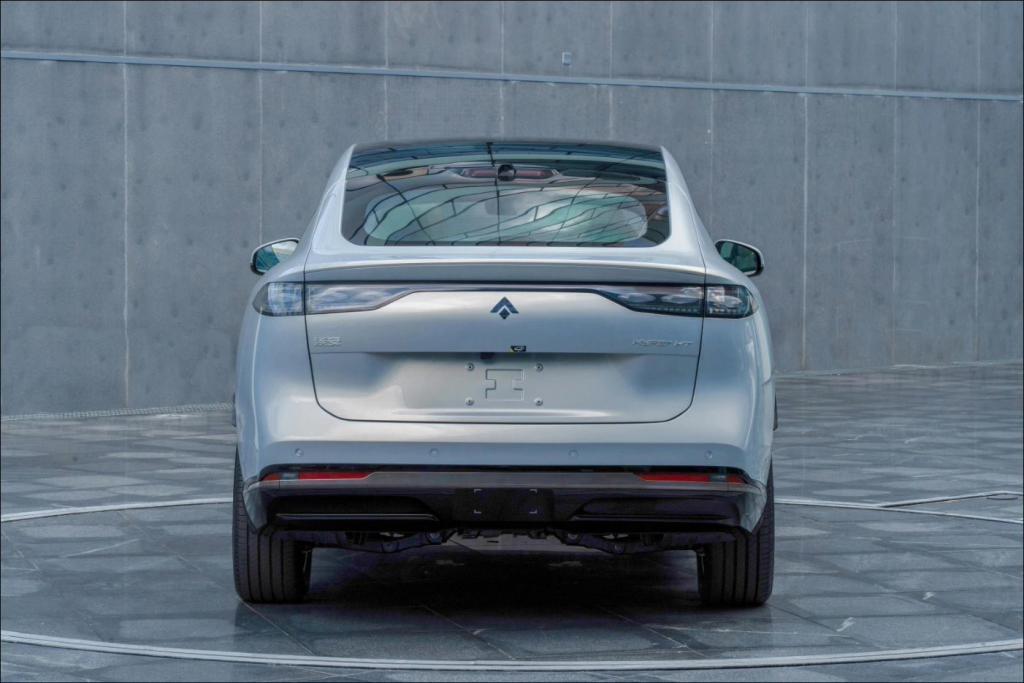 广汽昊铂新车Hyper HT预告图、实车亮相：鸥翼式后门，零百5.8秒