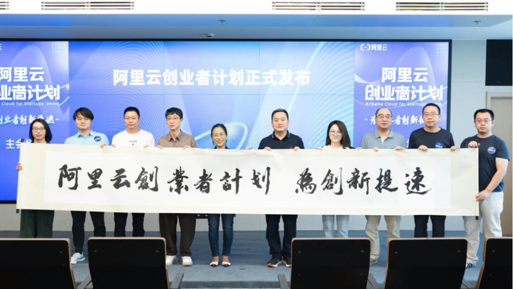 从「云原生」到「AI 原生」，创业者与计算平台如何相互成就