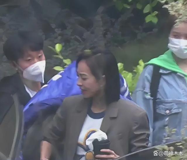 208们太离谱！综艺抗拒8点起床满脸不悦，网友怒斥太惯着