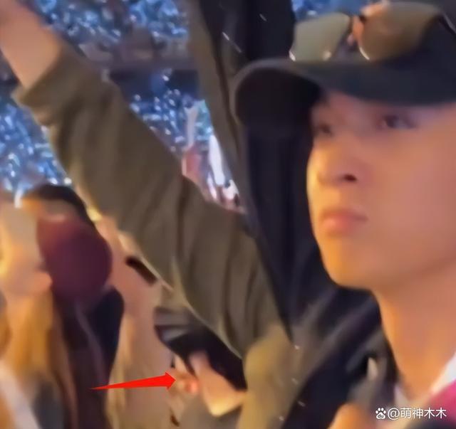 王一博赵丽颖绯闻升级！男方被曝戴假发约会，否认后又被扒