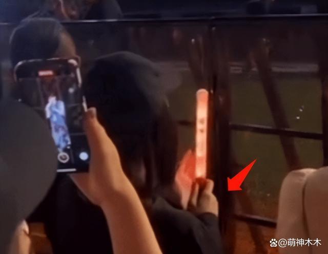 王一博赵丽颖绯闻升级！男方被曝戴假发约会，否认后又被扒