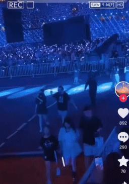 王一博赵丽颖绯闻升级！男方被曝戴假发约会，否认后又被扒