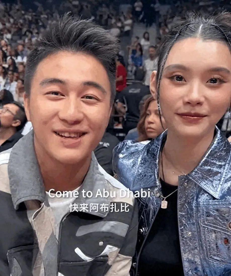 看了奚梦瑶和何猷君的近照，才知道奚梦瑶改善了赌王四房的基因
