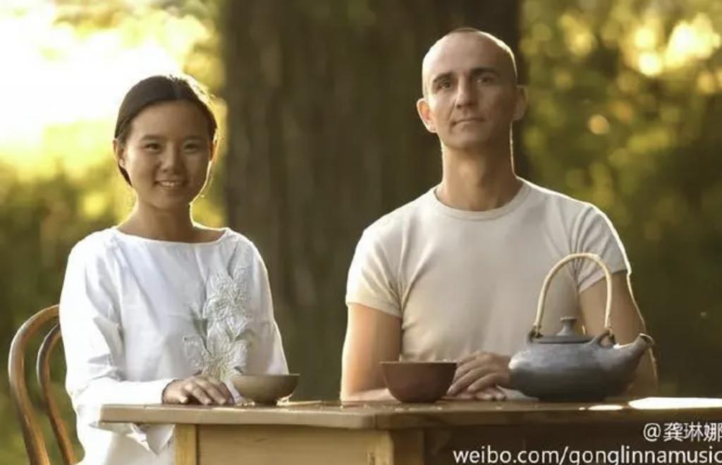 还记得唱《忐忑》的龚琳娜吗？隐藏的育儿大师？