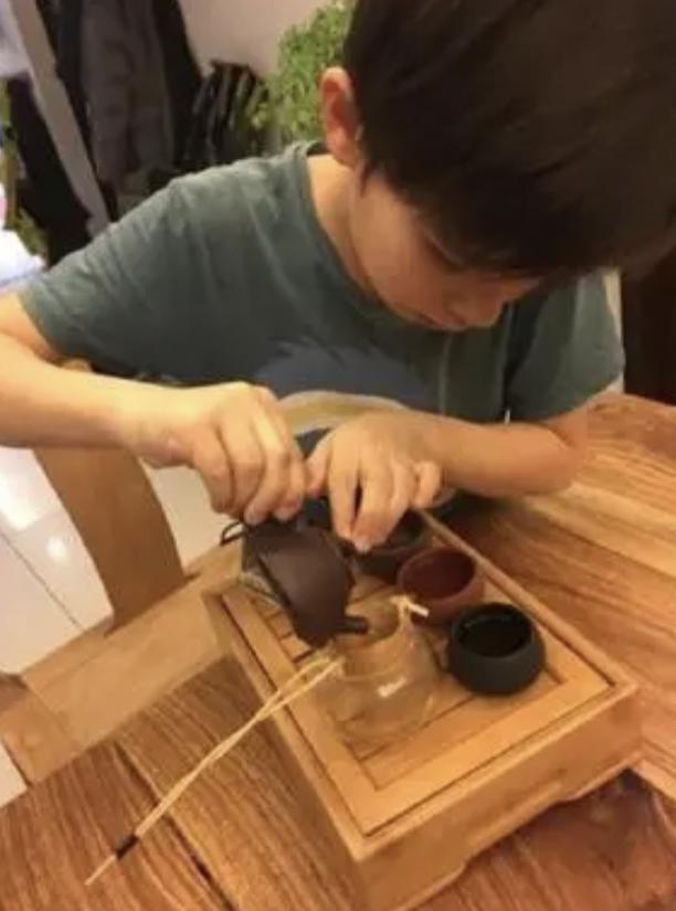 还记得唱《忐忑》的龚琳娜吗？隐藏的育儿大师？