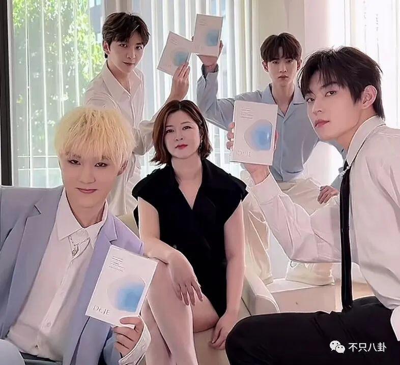 她该不会是真的想让自己C位出道吧？