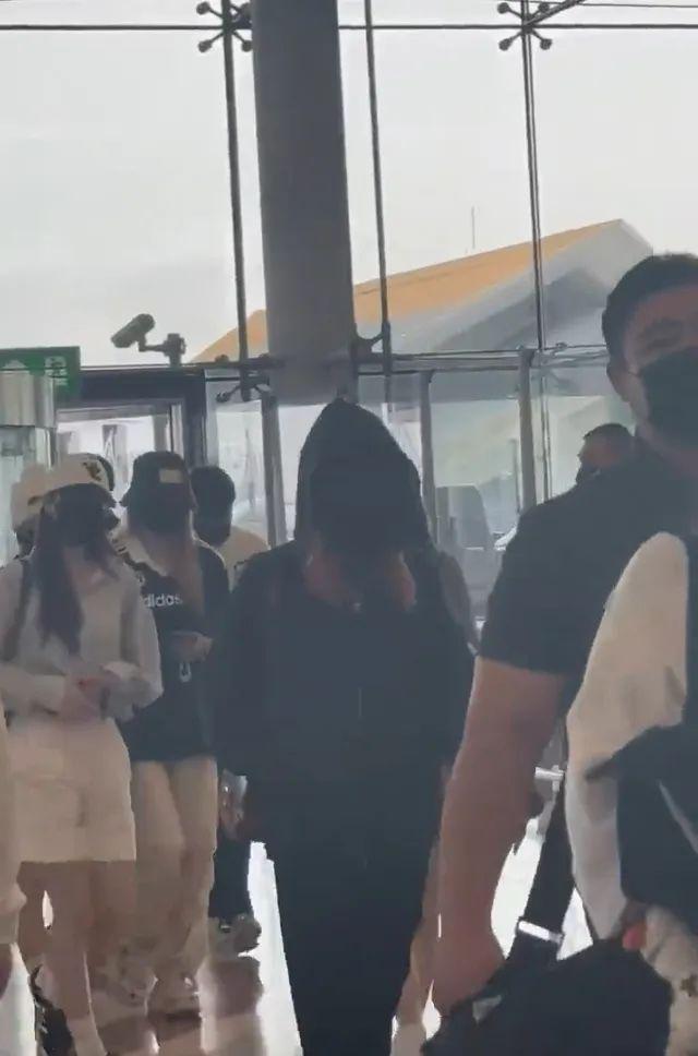 都在心疼爱豆,可谁心疼她们的粉丝?