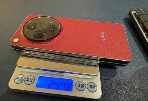 微博CEO曝光OPPO Find N3典藏版真机图 网友：？？？