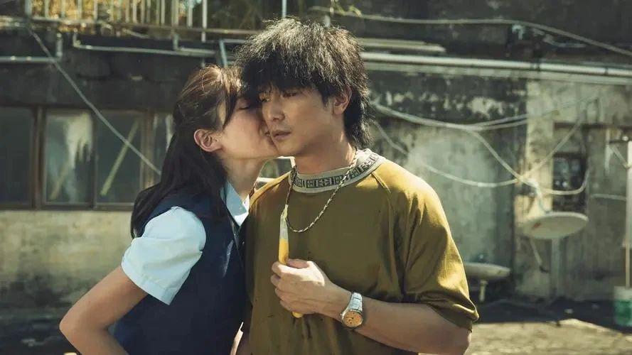 官宣！闪嫁顶级渣男，全网劝分，婚礼都没办就怀上了？