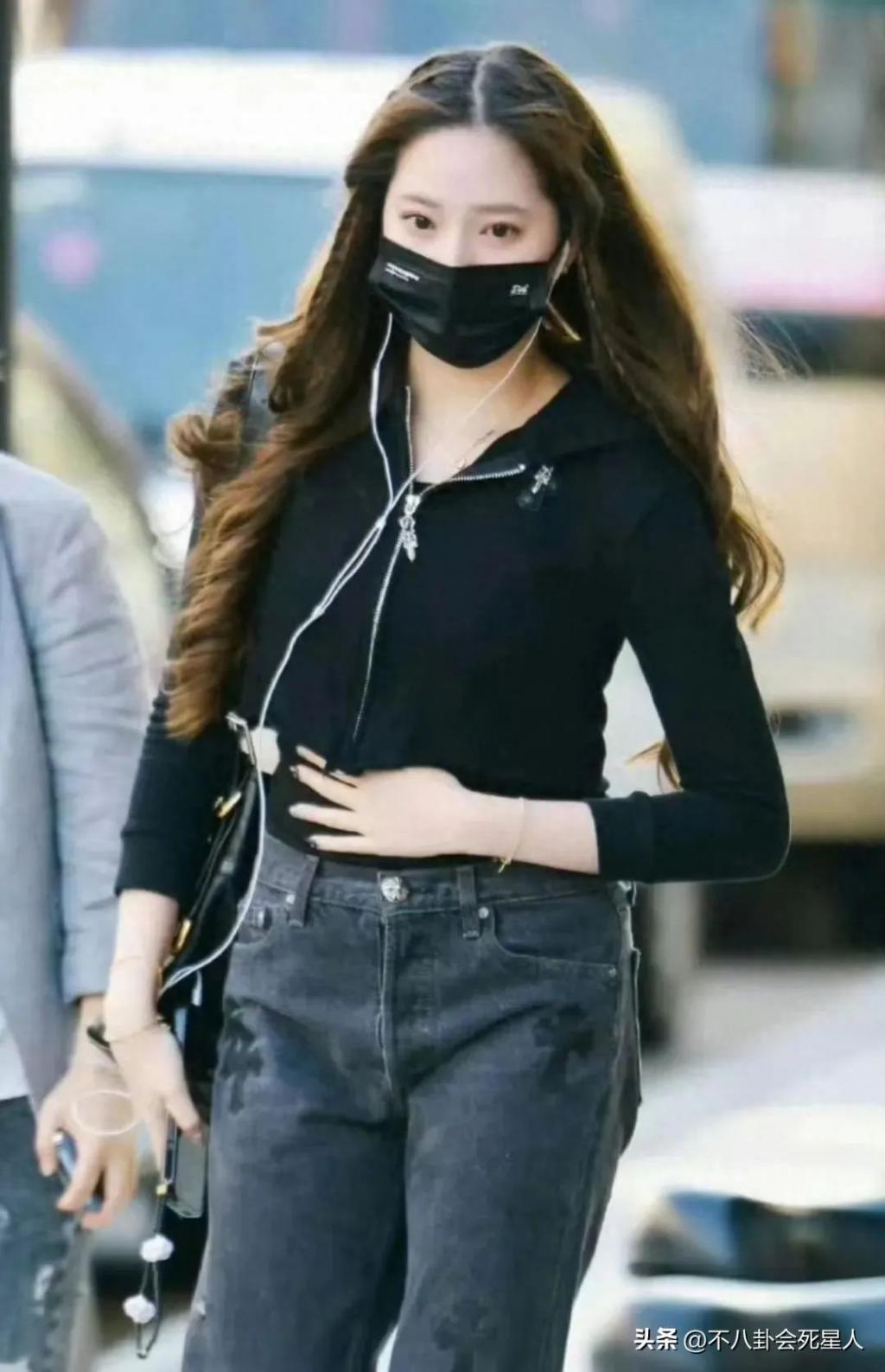 又来一位“关系户”，欧阳娜娜妹妹参加选秀，颜值普通被嘲