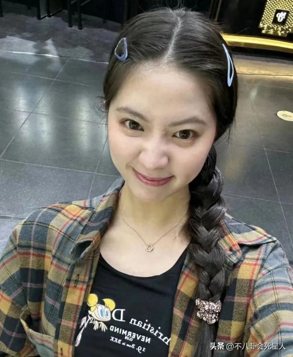 又来一位“关系户”，欧阳娜娜妹妹参加选秀，颜值普通被嘲