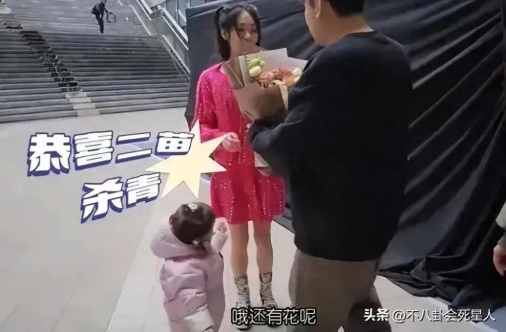 又来一位“关系户”，欧阳娜娜妹妹参加选秀，颜值普通被嘲