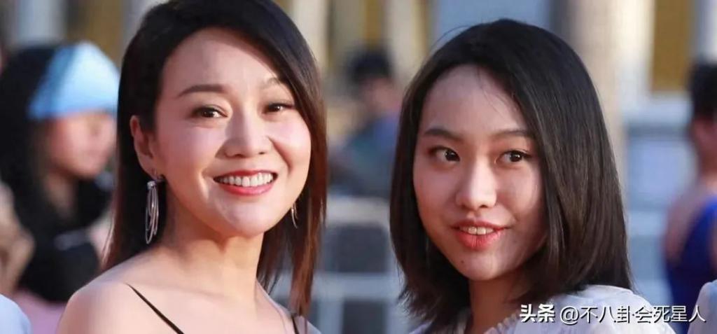 又来一位“关系户”，欧阳娜娜妹妹参加选秀，颜值普通被嘲