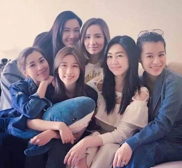 突然结婚！地下恋11年，终于修成正果了？！