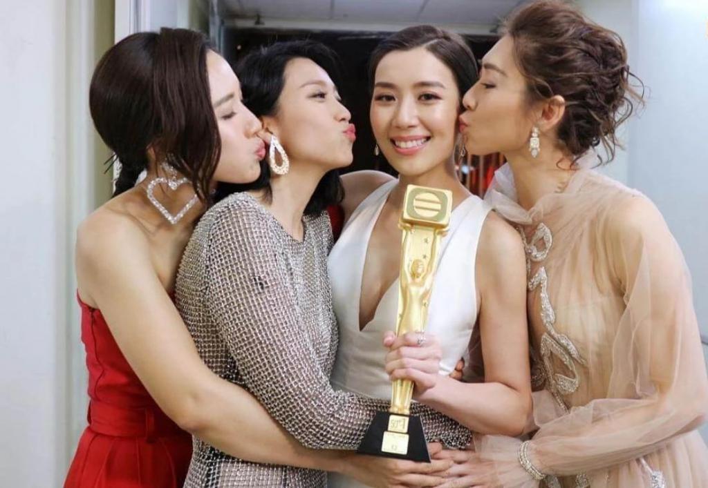 突然结婚！地下恋11年，终于修成正果了？！