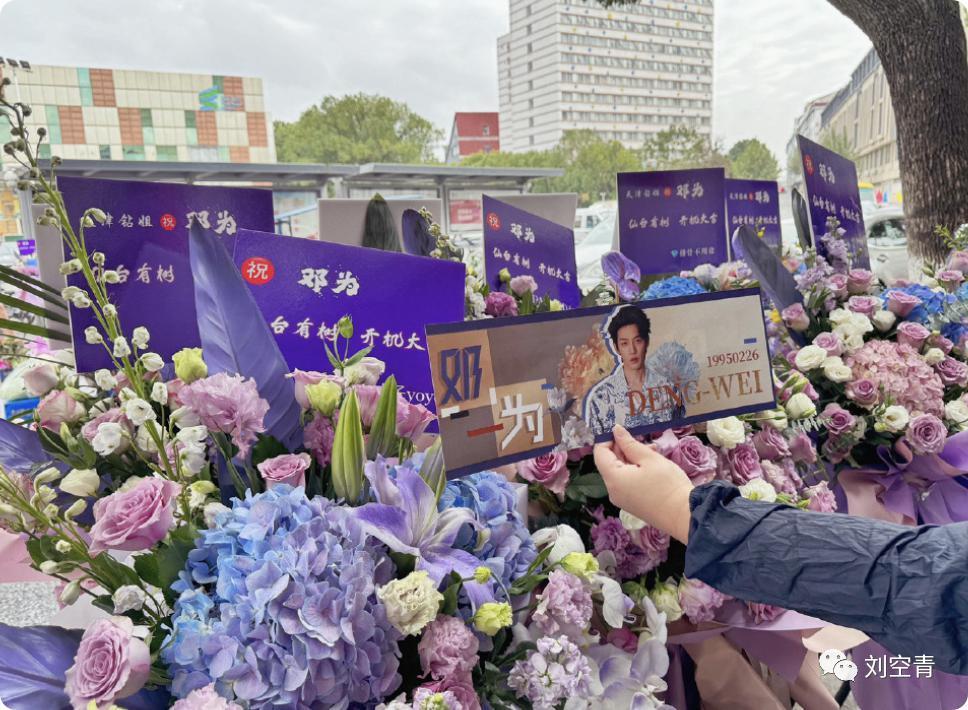 一口气吸粉100万 ，他真的爆红成顶流了？