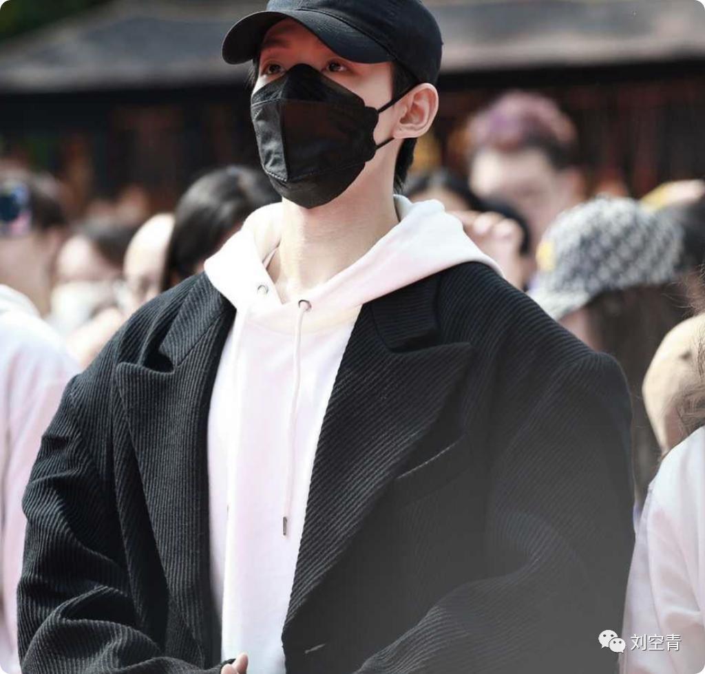 一口气吸粉100万 ，他真的爆红成顶流了？