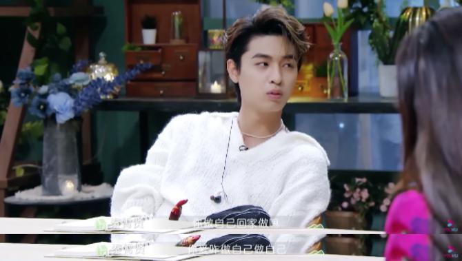 她恋综翻白眼,这男的这么无语?