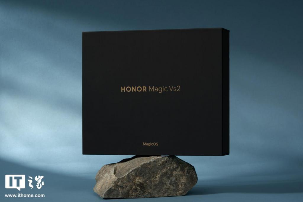 荣耀 Magic Vs2 绒黑色 / 冰川蓝图赏：多曲面设计，时尚优雅