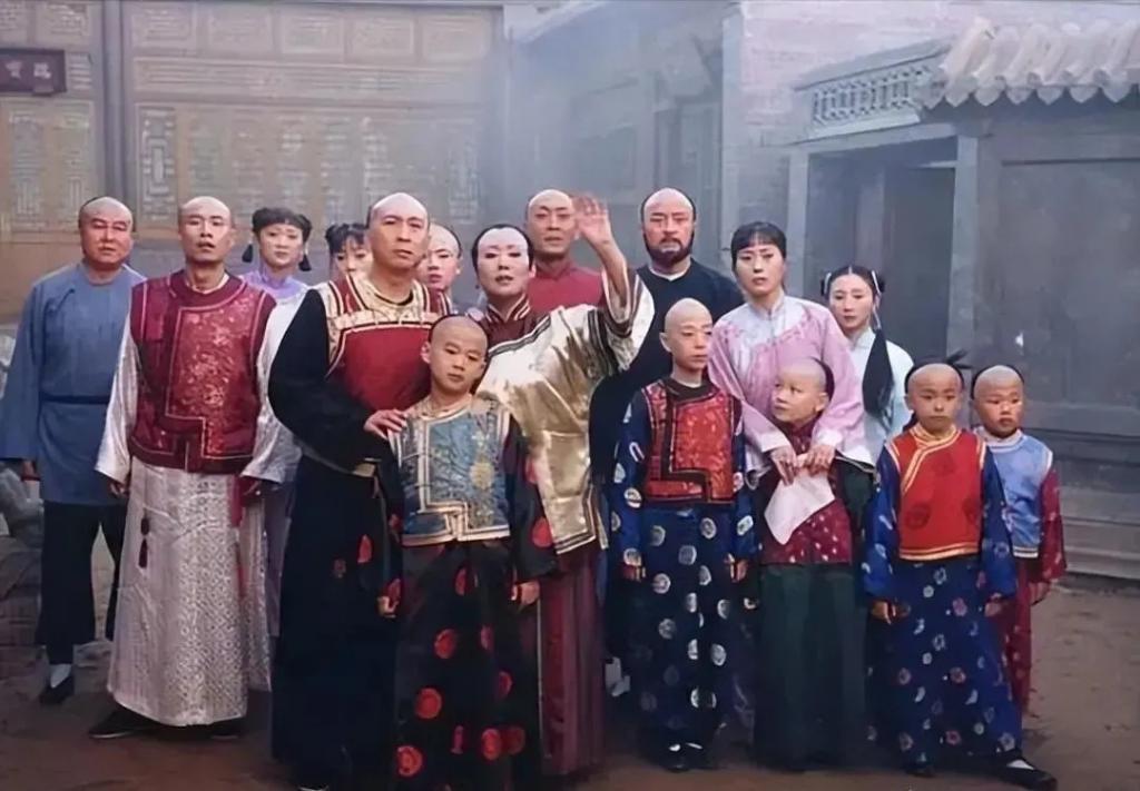 陈宝国卖房郭宝昌被踢出剧组，22年后《大宅门》为何还没过时