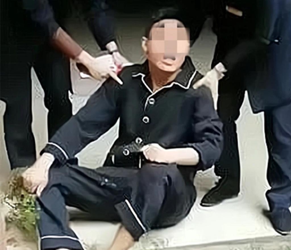 黑料越挖越多，他终于翻车了