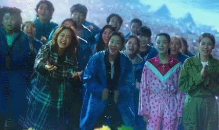 不谈恋爱后，疯过了头？