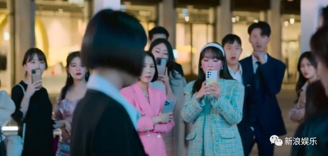 不谈恋爱后，疯过了头？