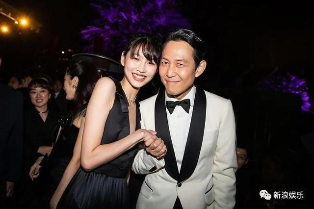 不谈恋爱后，疯过了头？