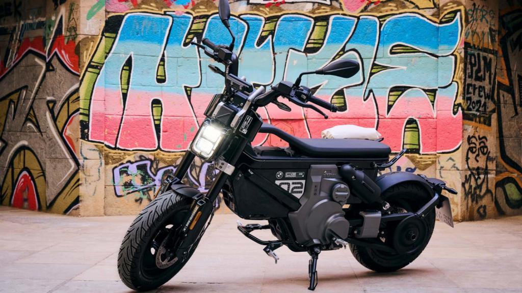 宝马推出 BMW CE 02 电动摩托车，售价 7599 美元