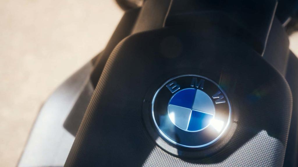 宝马推出 BMW CE 02 电动摩托车，售价 7599 美元