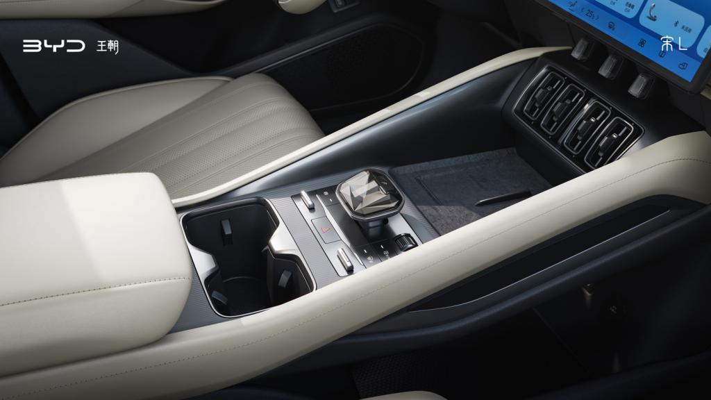比亚迪宋L内饰官图亮相：双拼色设计，搭载全新DiLink车机系统
