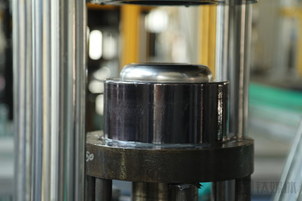 被iPhone带火的「钛」，正在快速走向大众化