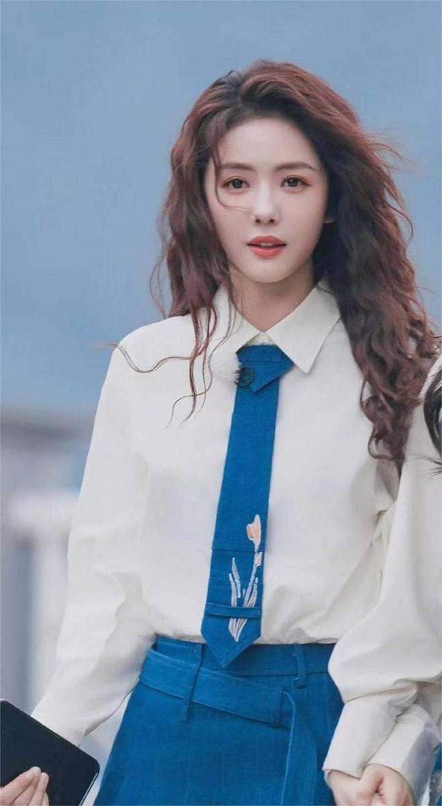 《奔跑吧》特别季开录 范丞丞白鹿张真源等成员合影