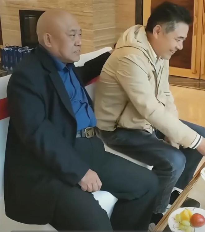 《大宅门》老演员聚会照曝光 66岁陈宝国罕见露面