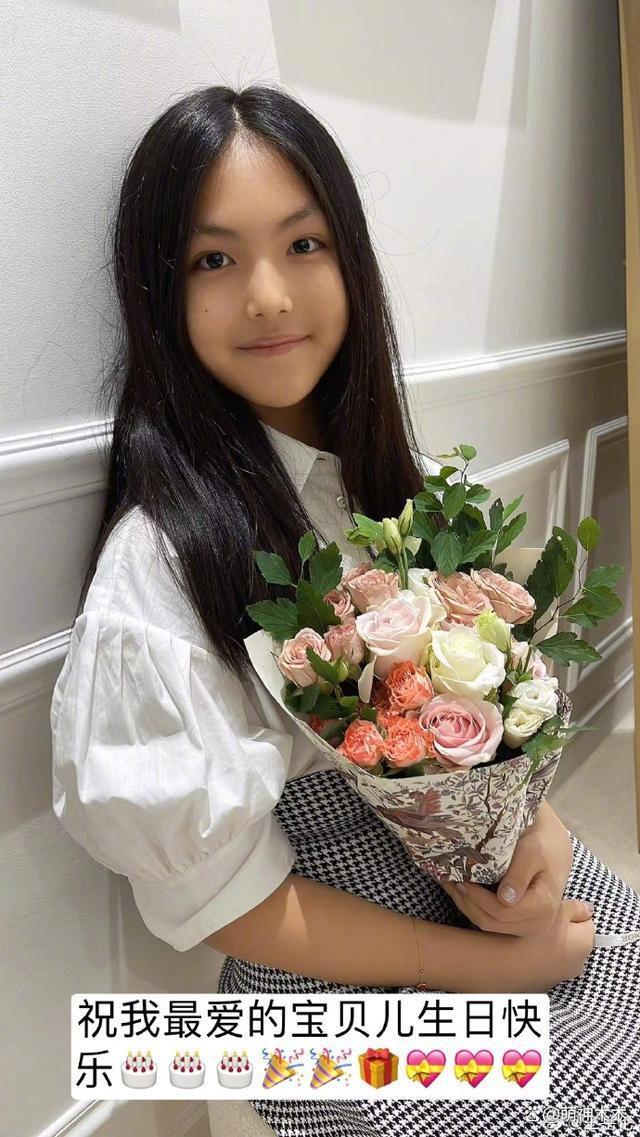 李湘王岳伦晒照为王诗龄庆生，造型价值超7万却被吐槽土气