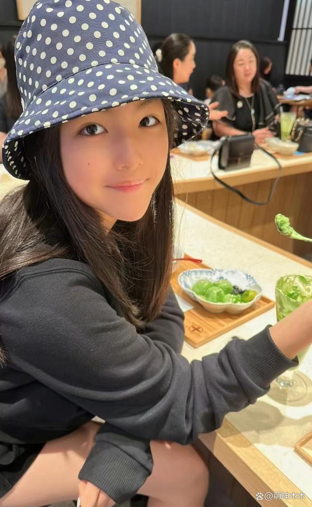 李湘王岳伦晒照为王诗龄庆生，造型价值超7万却被吐槽土气