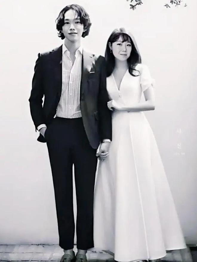 孔孝真庆结婚一周年与老公旅游 首晒夫妻正面合照