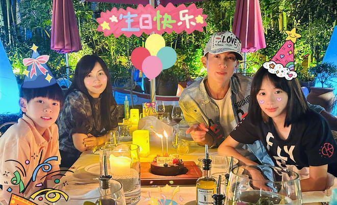 吴尊晒一家四口庆生照 女儿NeiNei变瘦许多