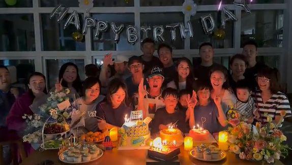 吴尊晒一家四口庆生照 女儿NeiNei变瘦许多