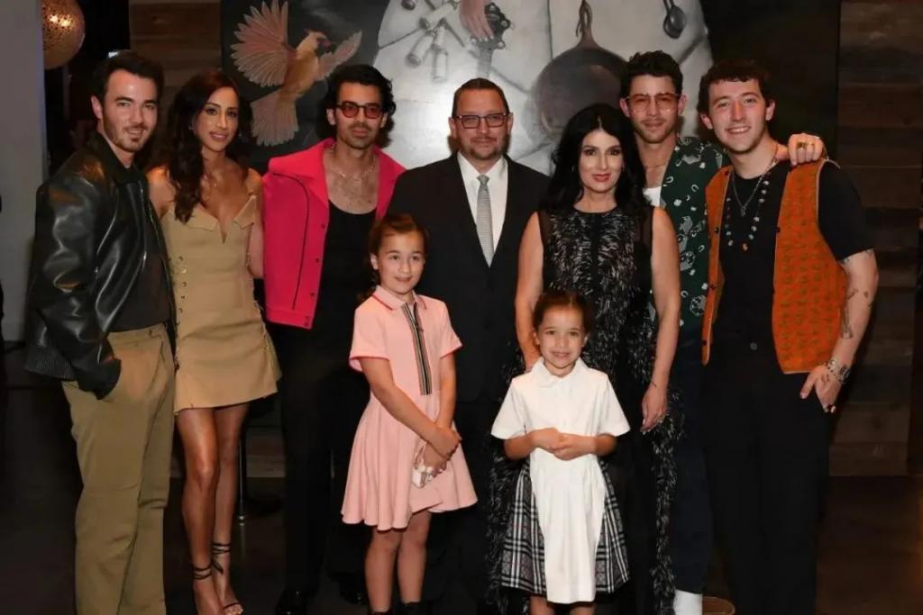 “三傻”“二乔”离婚，昔日爱侣对簿公堂开启抢娃大战？