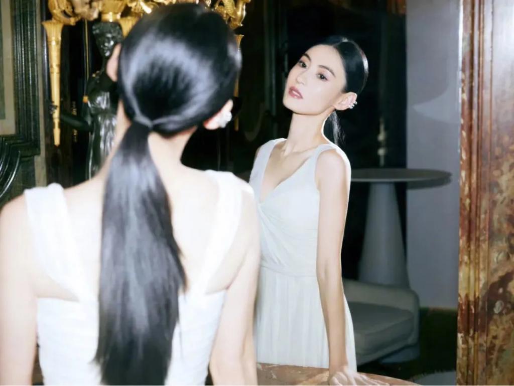 内娱女明星的脸，都被她丢完了？