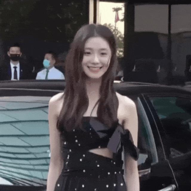 内娱女明星的脸，都被她丢完了？