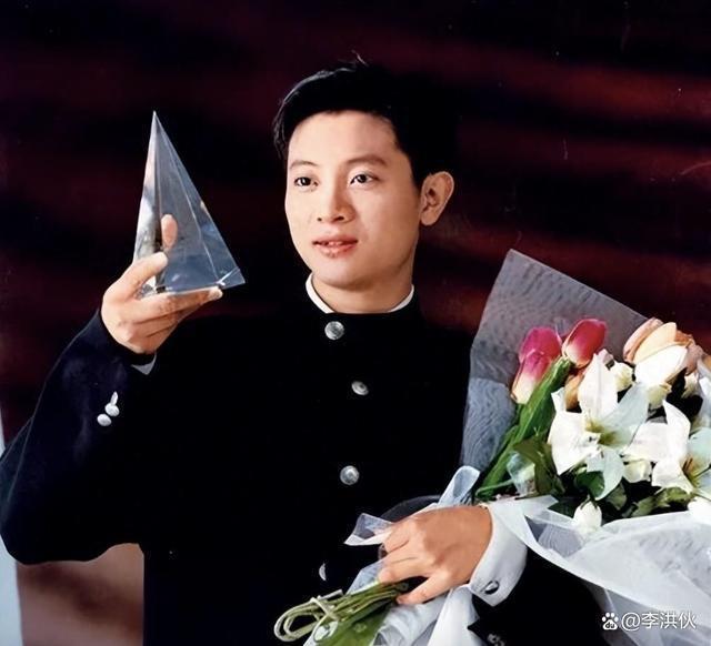 狗血且真实，双方各执一词，又有人举报罗中旭婚内出轨了