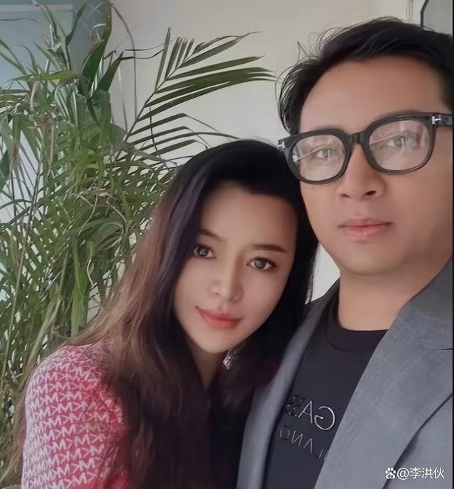 狗血且真实，双方各执一词，又有人举报罗中旭婚内出轨了