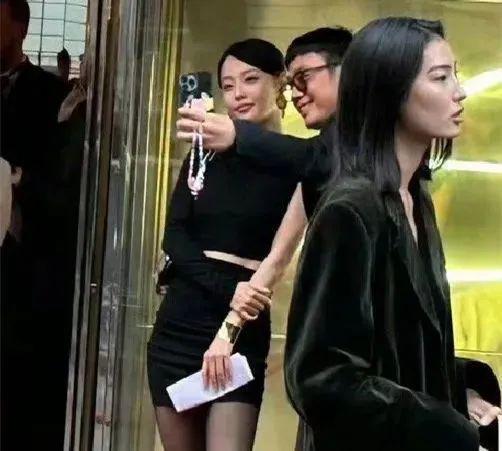 Angelababy和张嘉倪要是有她这觉悟就不会被骂了!