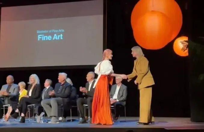 Angelababy和张嘉倪要是有她这觉悟就不会被骂了!