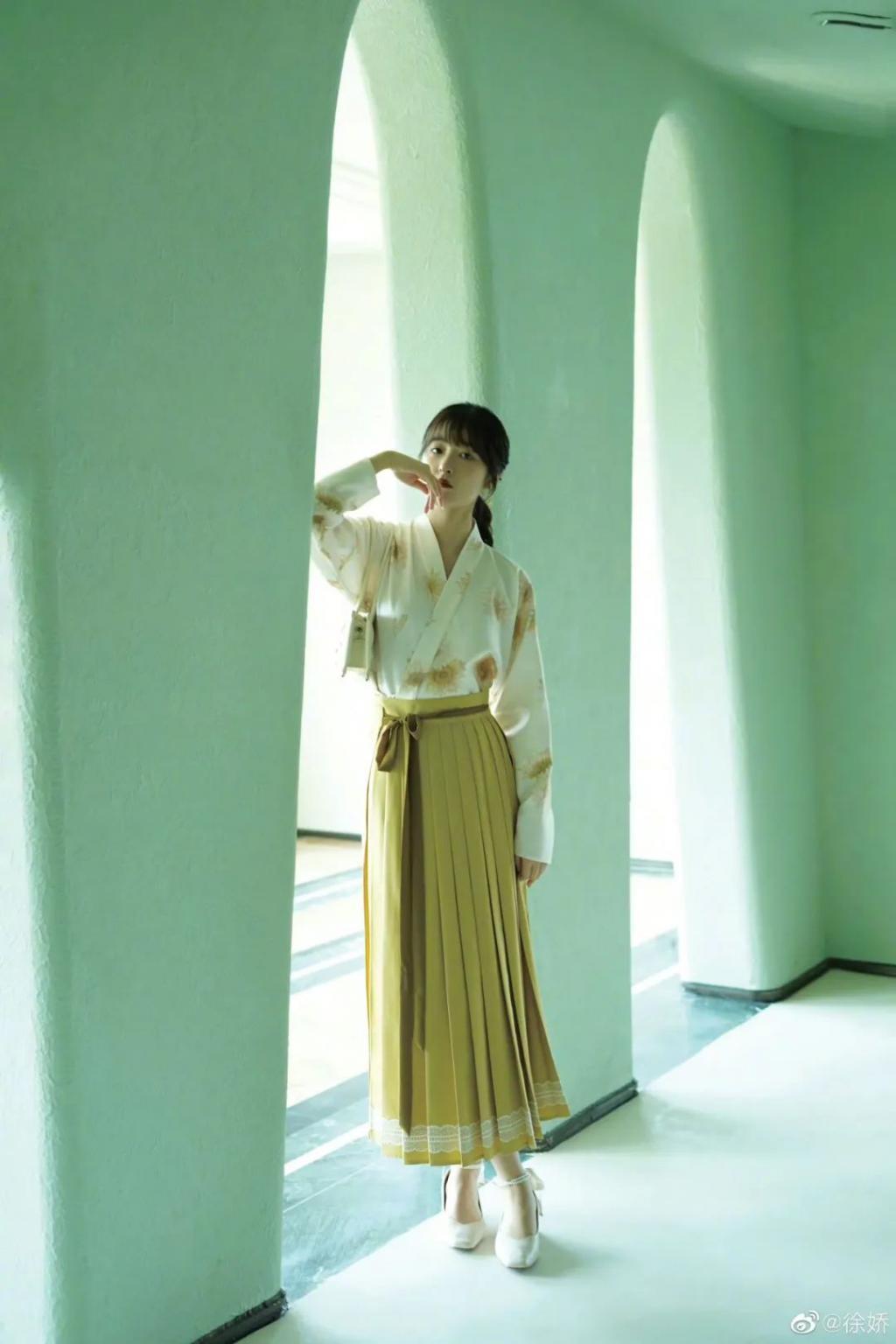 Angelababy和张嘉倪要是有她这觉悟就不会被骂了!