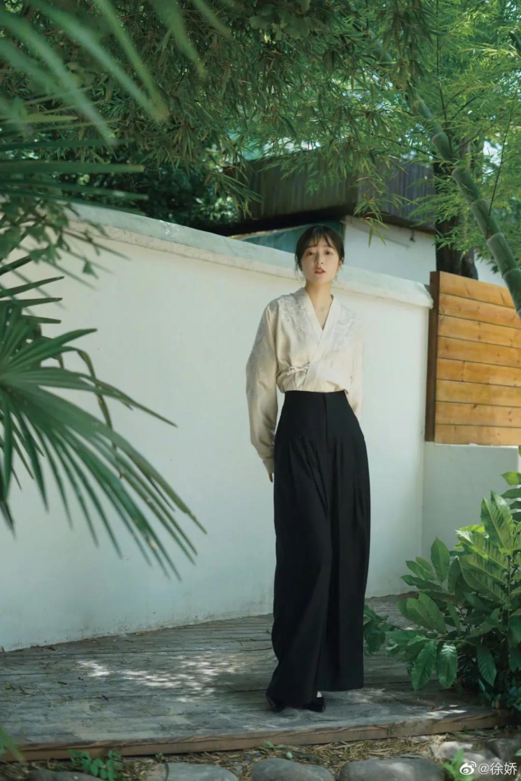 Angelababy和张嘉倪要是有她这觉悟就不会被骂了!